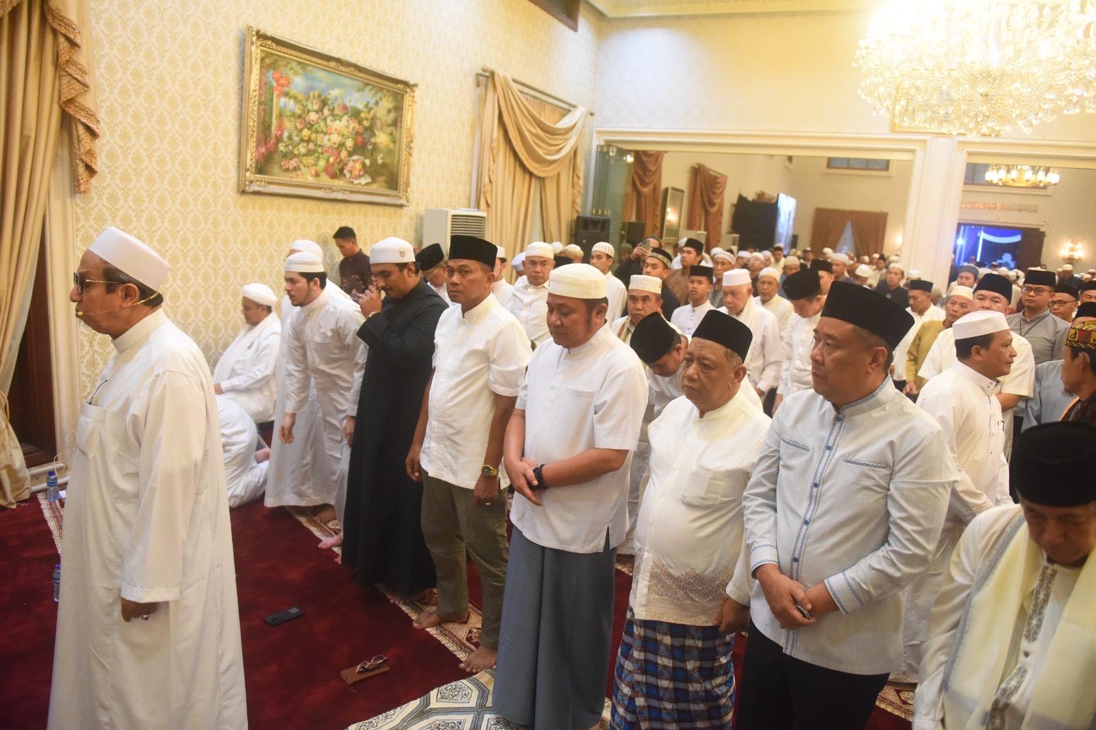 Takziah 40 Hari Wafatnya H. Halim, Gubernur Herman Deru Ajak Teladani Kebaikan Almarhum