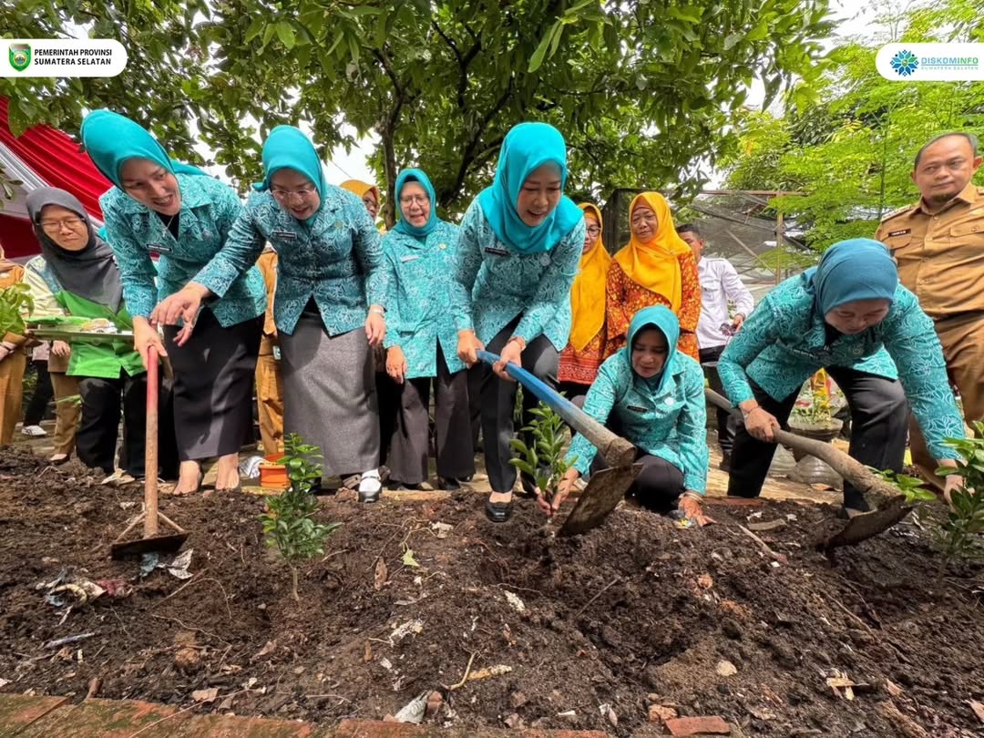 TP PKK Sumsel Hadiri Kegiatan Peduli Lingkungan di Bank Sampah KGS