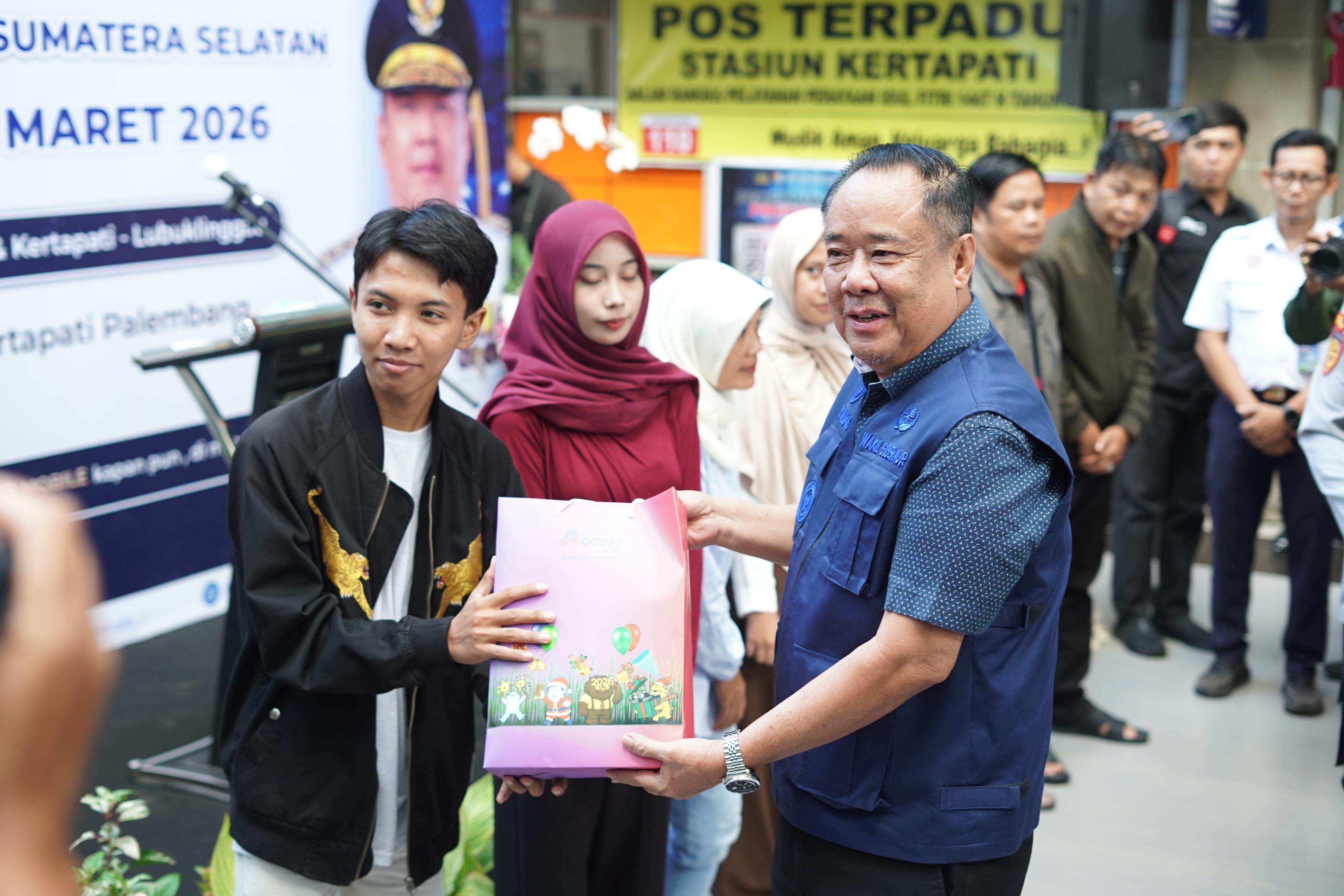 Ribuan Warga Sumsel Mudik Gratis, Wagub Cik Ujang Lepas Keberangkatan Pemudik dari Kertapati