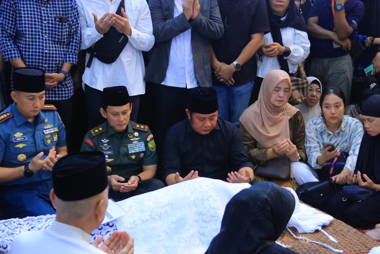 Sumsel Berduka: Herman Deru Pimpin Upacara Pelepasan Jenazah Alex Noerdin