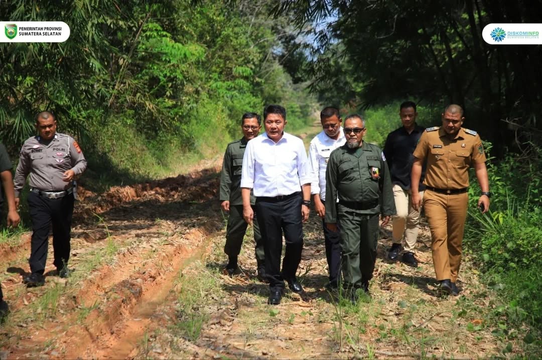 Gubernur Sumsel Herman Deru Tinjau Jalan Perlintasan Nigata Prabumulih yang Membutuhkan Perbaikan