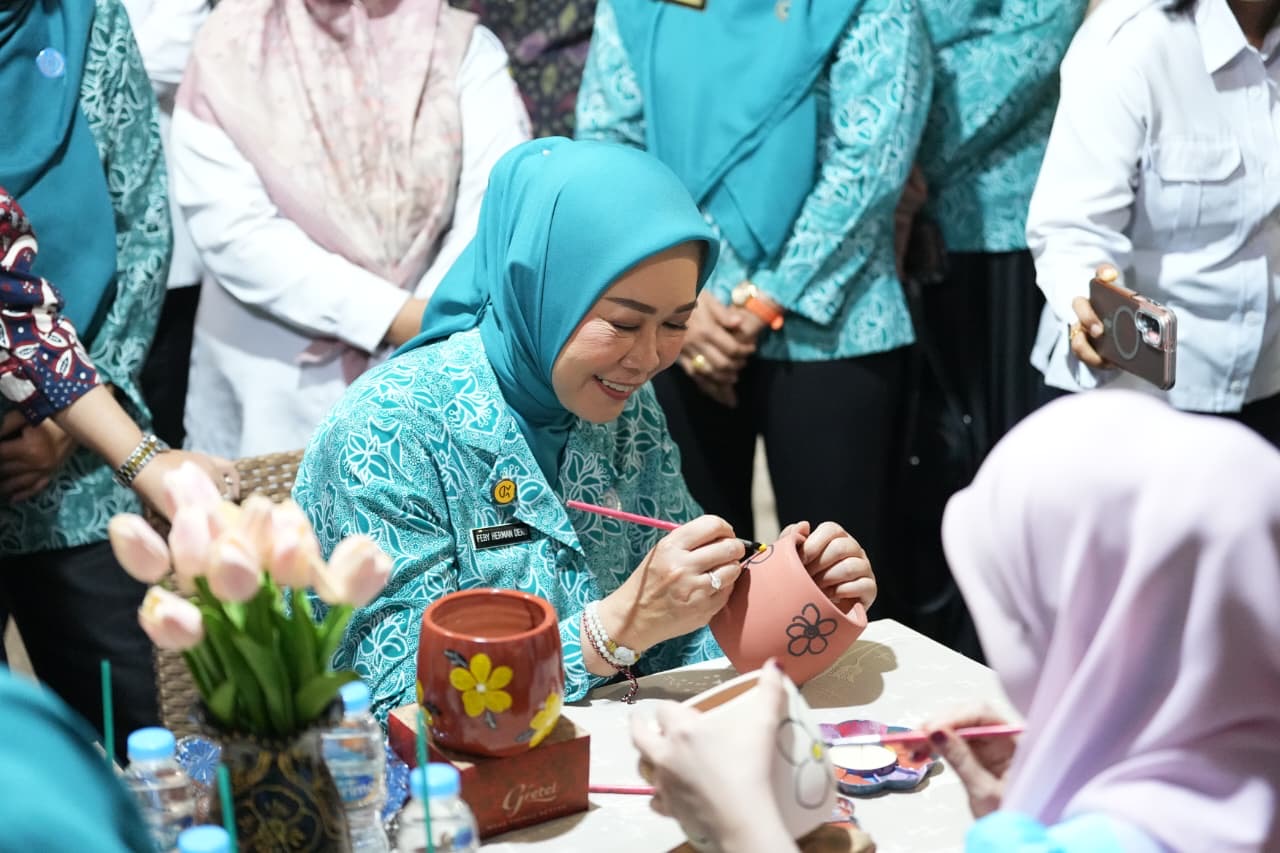 Ketua TP PKK Sumsel Tinjau Kerajinan Gerabah di Banyuasin