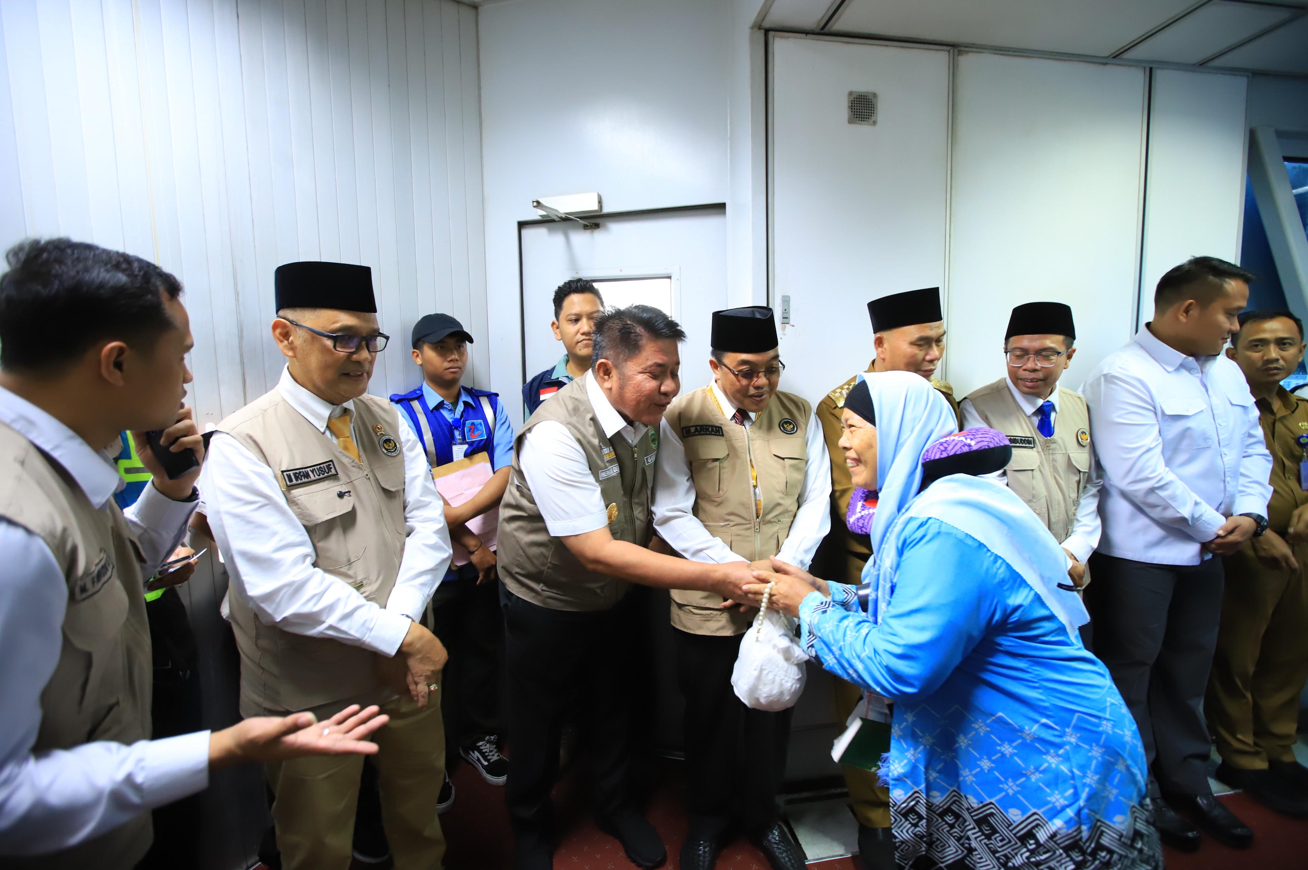 Gubernur Sumsel Lepas Jemaah Haji Kloter PLM 9