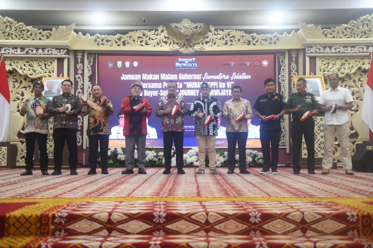 Gubernur Sumsel Herman Deru Dianugerahi Penghargaan Bapak Pariwisata