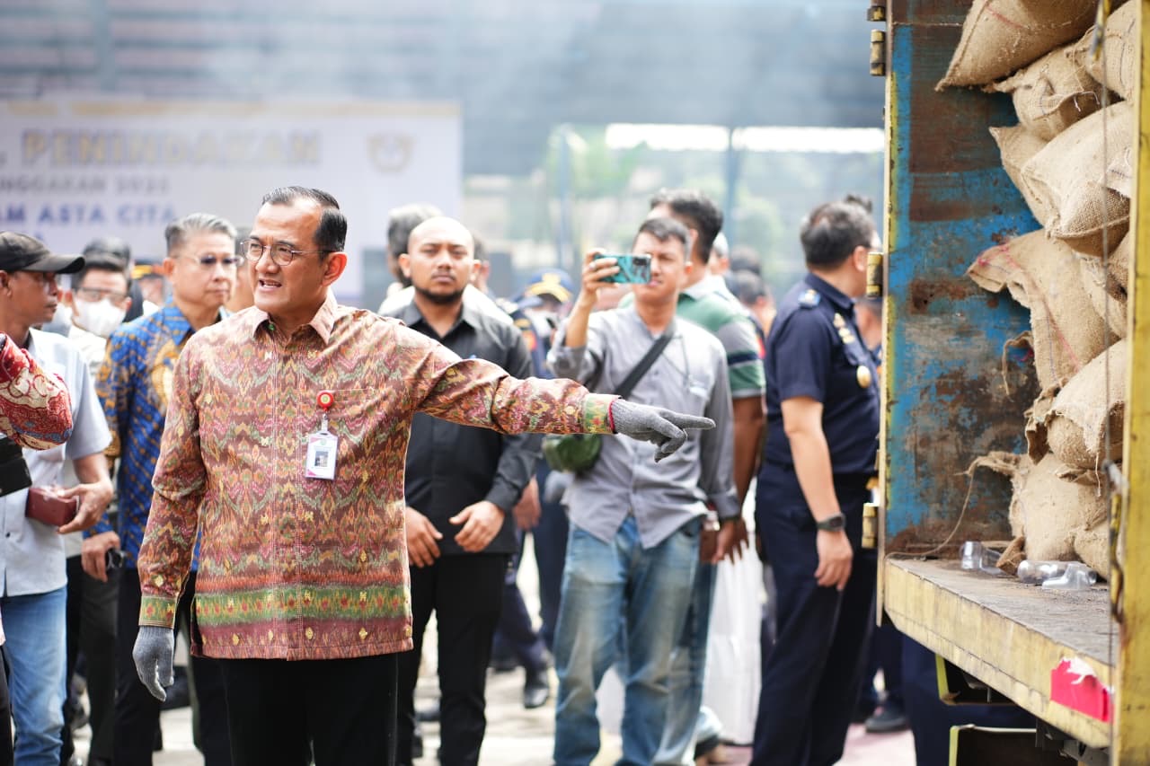 Sekda Sumsel : Pemusnahan Barang Ilegal, Bentuk Nyata Upaya Pemerintah dalam Menjaga masyarakat,  Harga dan Kualitas Barang