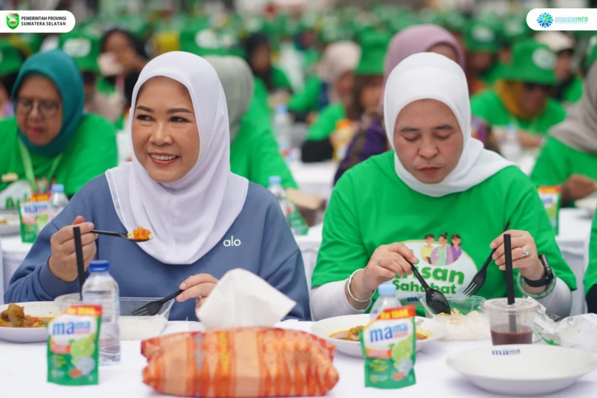 Ketua TP PKK Sumsel Feby Deru Masak Pindang Tulang Seribu Porsi Bersama Chef Arnold dan Bobon Santoso