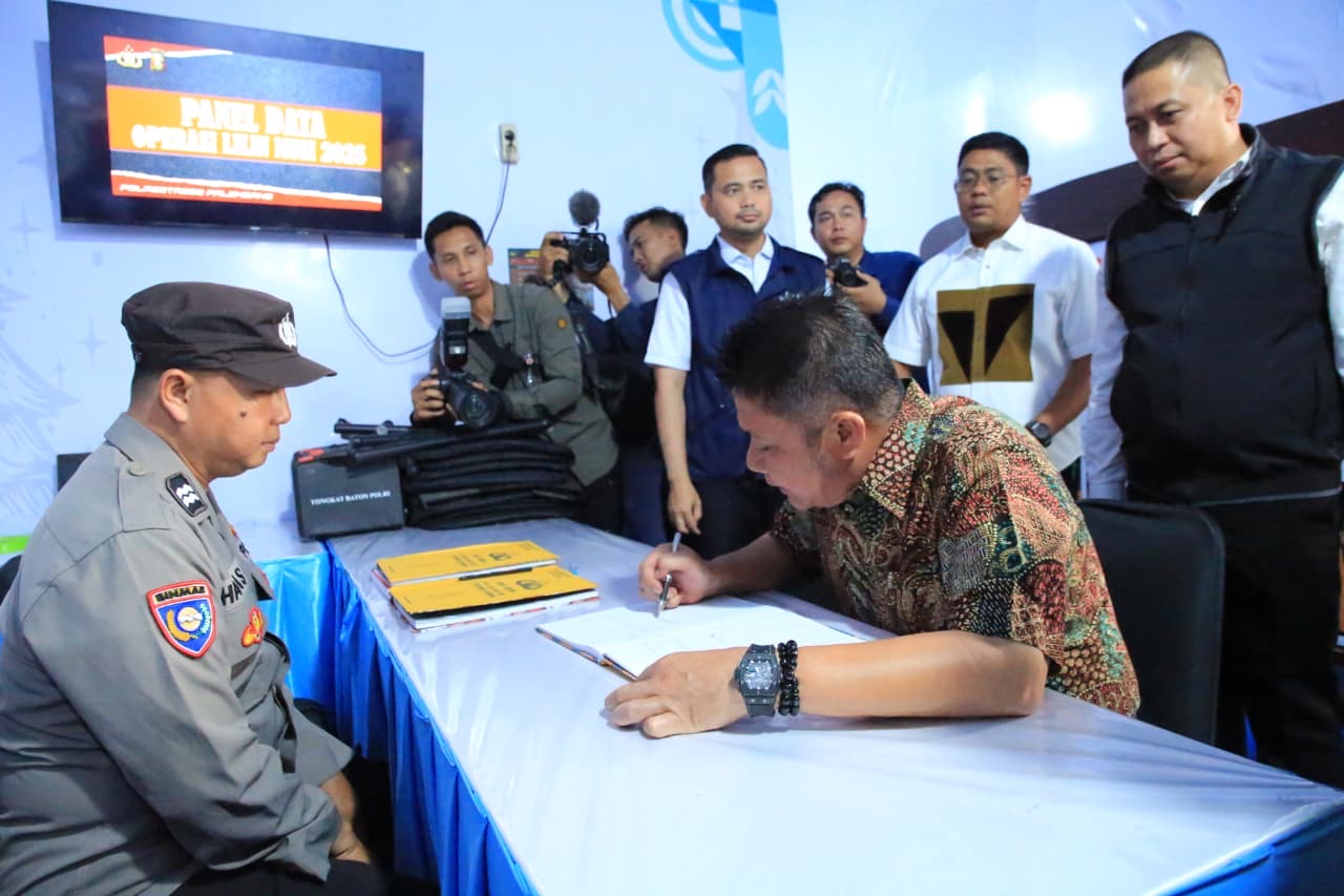 Gubernur Herman Deru Tinjau Pos Operasi Lilin Musi 2025, Pastikan Natal Berjalan Aman dan Nyaman