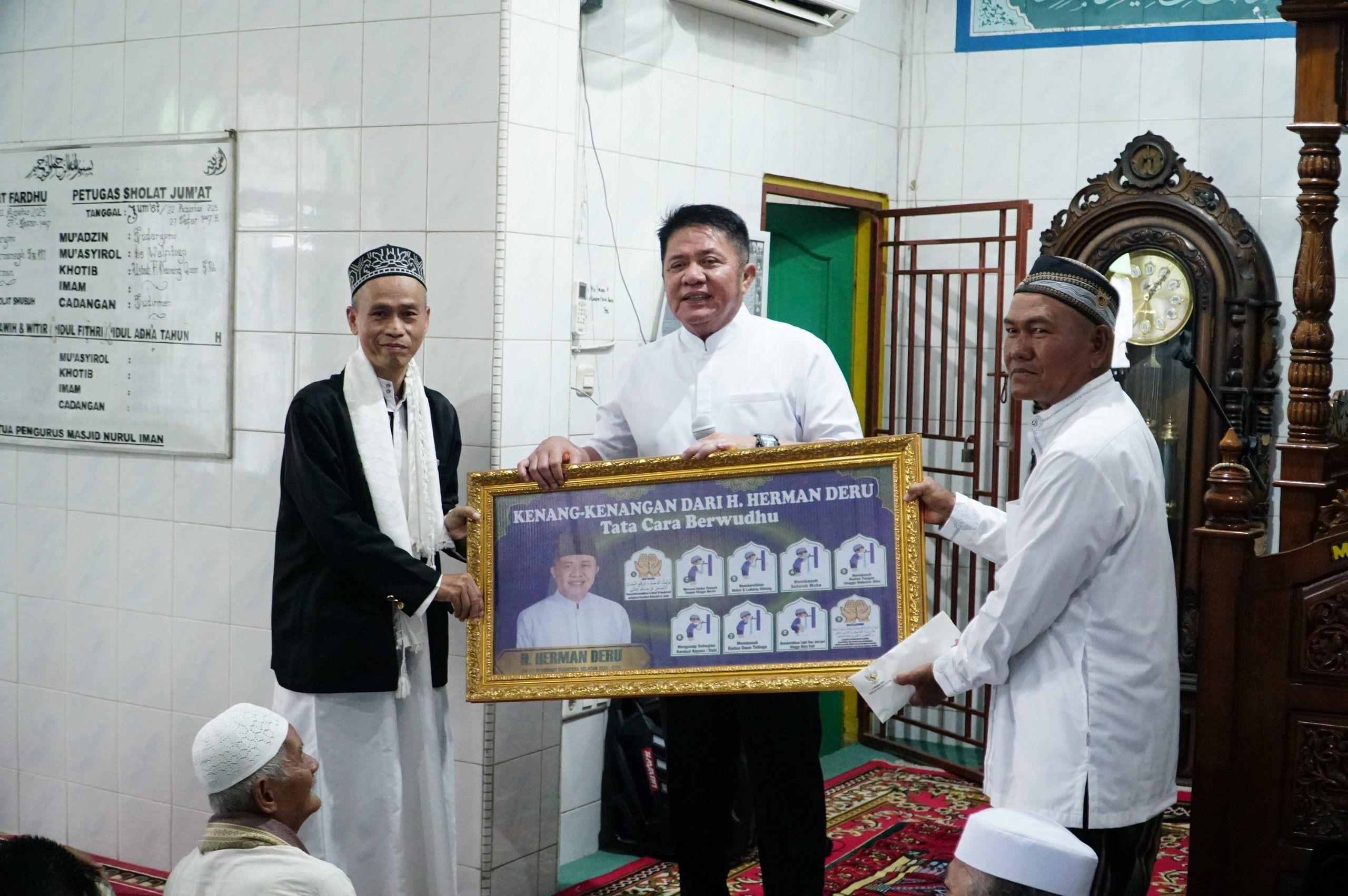 Safari Jum'at Gubernur HD  di Masjid Nurul Iman, Ingatkan Jaga Lingkungan dan Antisipasi Karhutla