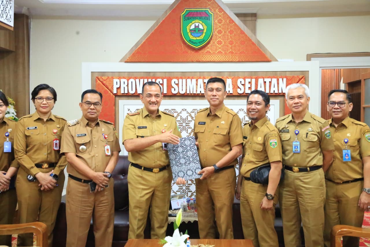 Sertijab Kadisnakertrans , Edward Candra Harap  Indra Bangsawan Buat  Terobosan Baru Ciptakan Lapangan Kerja