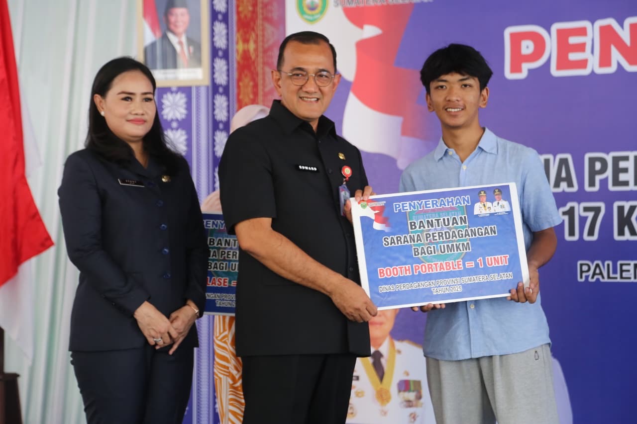 Dorong Pertumbuhan Ekonomi Daerah, Pemprov Sumsel Serahkan Bantuan Sarana Perdagangan untuk 1.812 UMKM