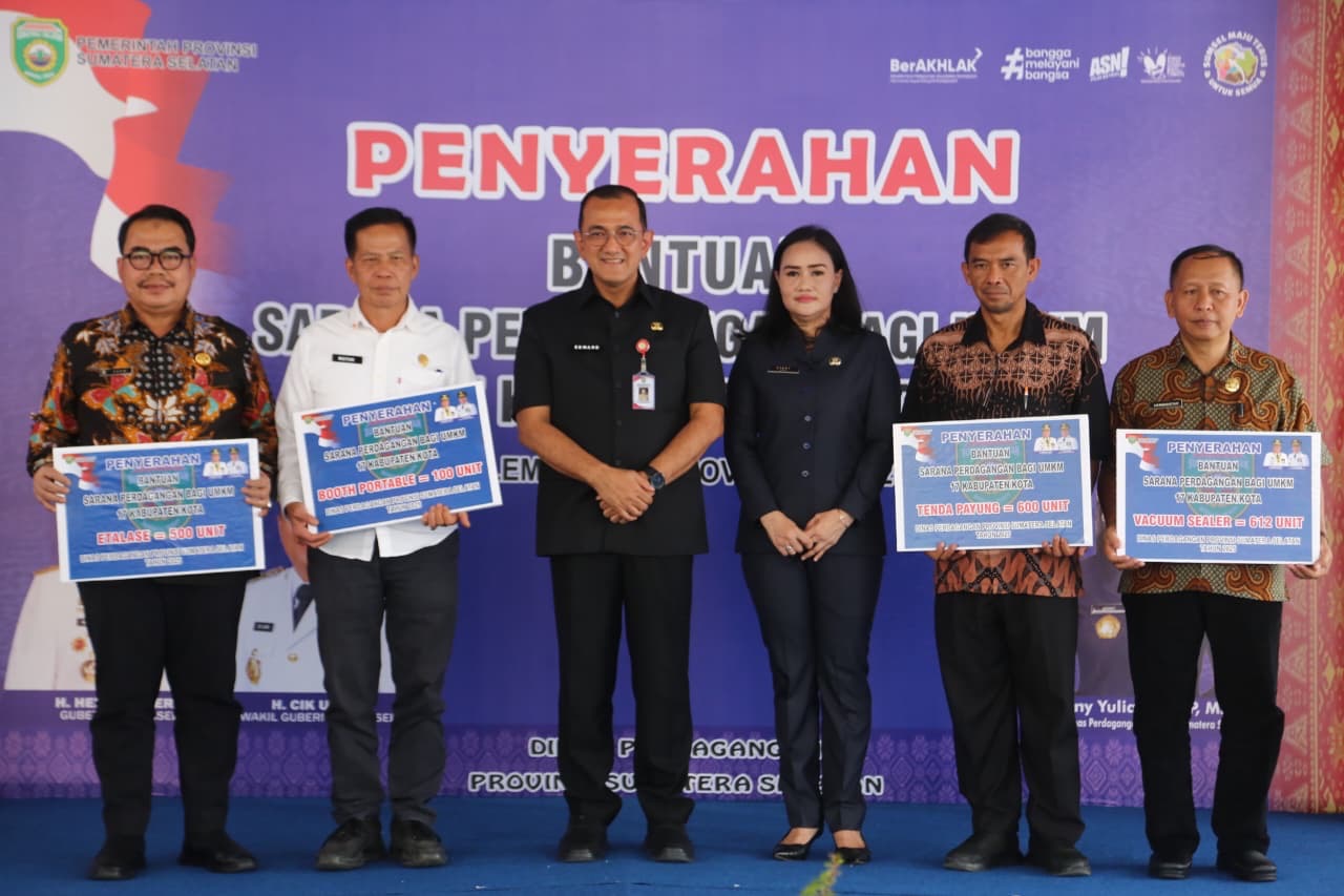 Dorong Pertumbuhan Ekonomi Daerah, Pemprov Sumsel Serahkan Bantuan Sarana Perdagangan untuk 1.812 UMKM