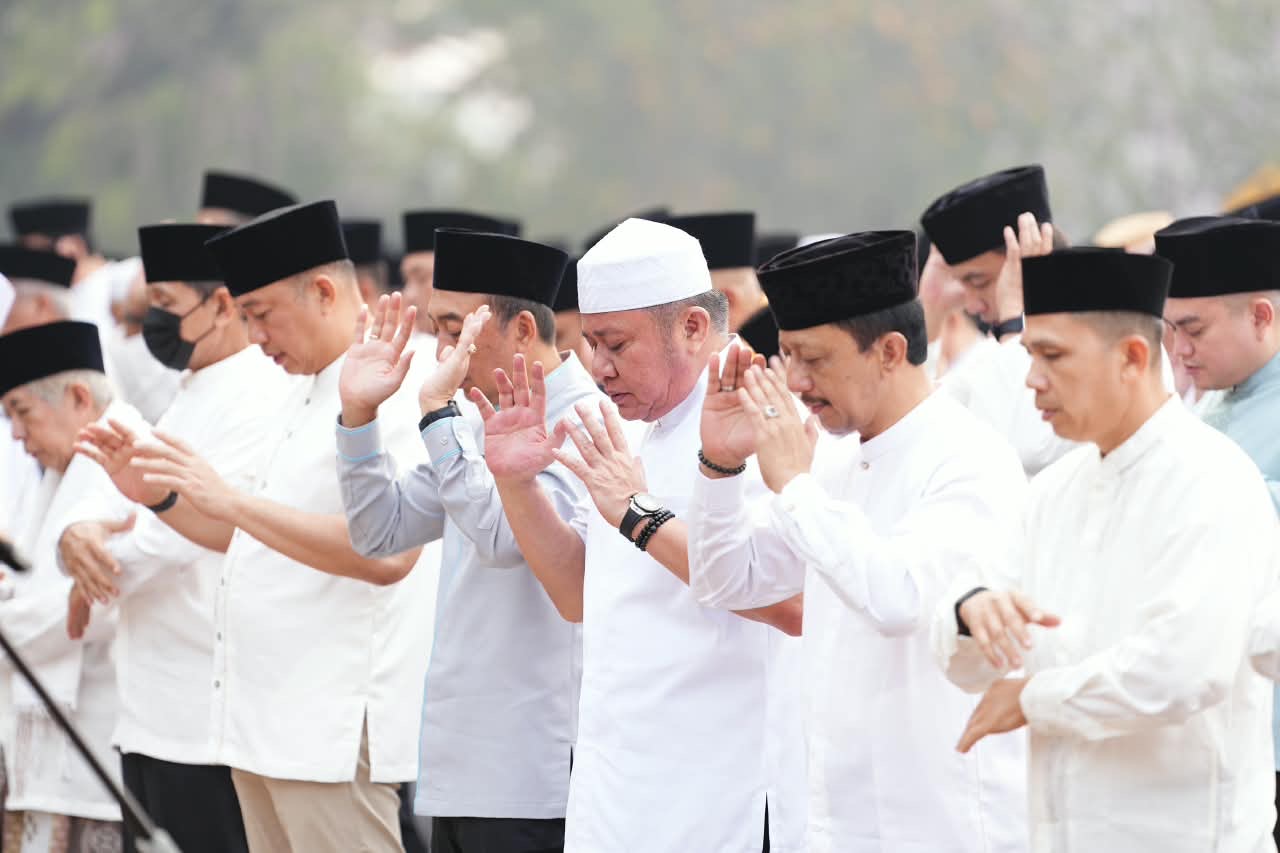Gelar Sholat Istisqa di Griya Agung, Herman Deru Serukan Bupati dan Wali Kota Se-Sumsel Gelar Doa Bersama