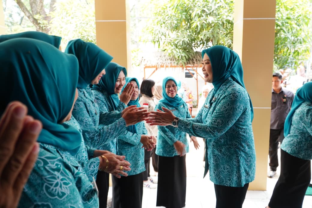 Hj. Feby Herman Deru Tinjau Sekretariat Tp PKK Kabupaten Lahat