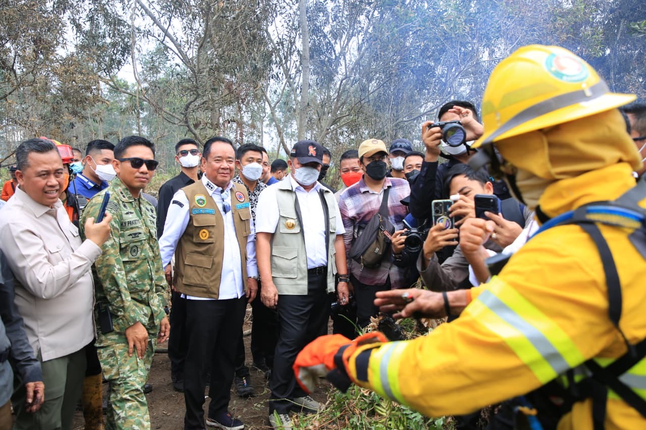 Perkuat Penanganan Karhutla, Herman Deru Pantau Uji Coba Teknologi Cairan Pemadam Khusus Asal Brasil