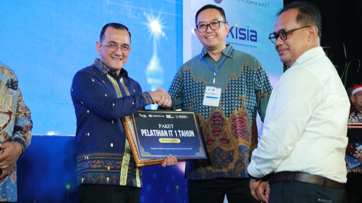 Pimpin Transformasi Digital Terintegrasi,  Edward Candra Raih Penghargaan Sekda Terbaik Kategori Orchestration Leadership pada ADLG Awards 2026